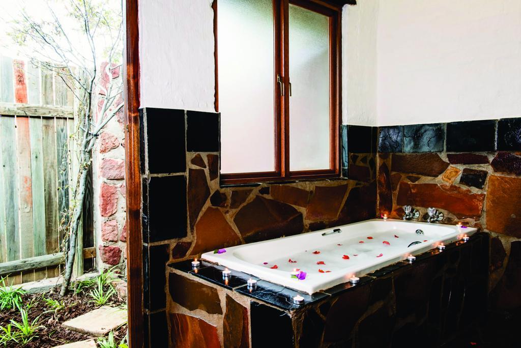 Kedar Heritage Lodge, Conference Centre & Spa Phokeng Экстерьер фото